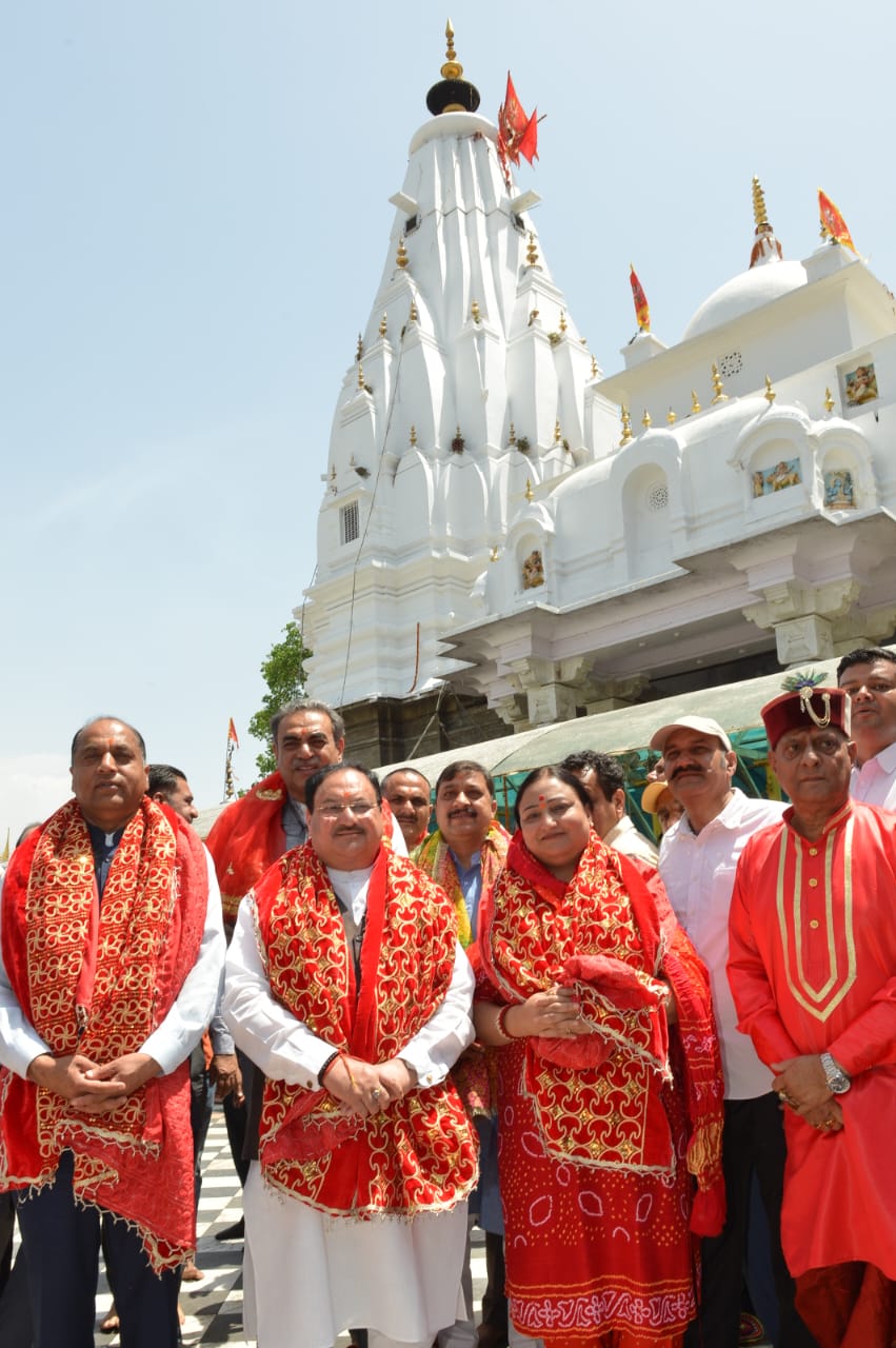 जगत प्रकाश नड्डा तथा जय राम ठाकुर ने ब्रजेश्वरी माता मन्दिर में शीश ...